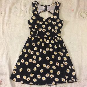 Black and white daisy dress